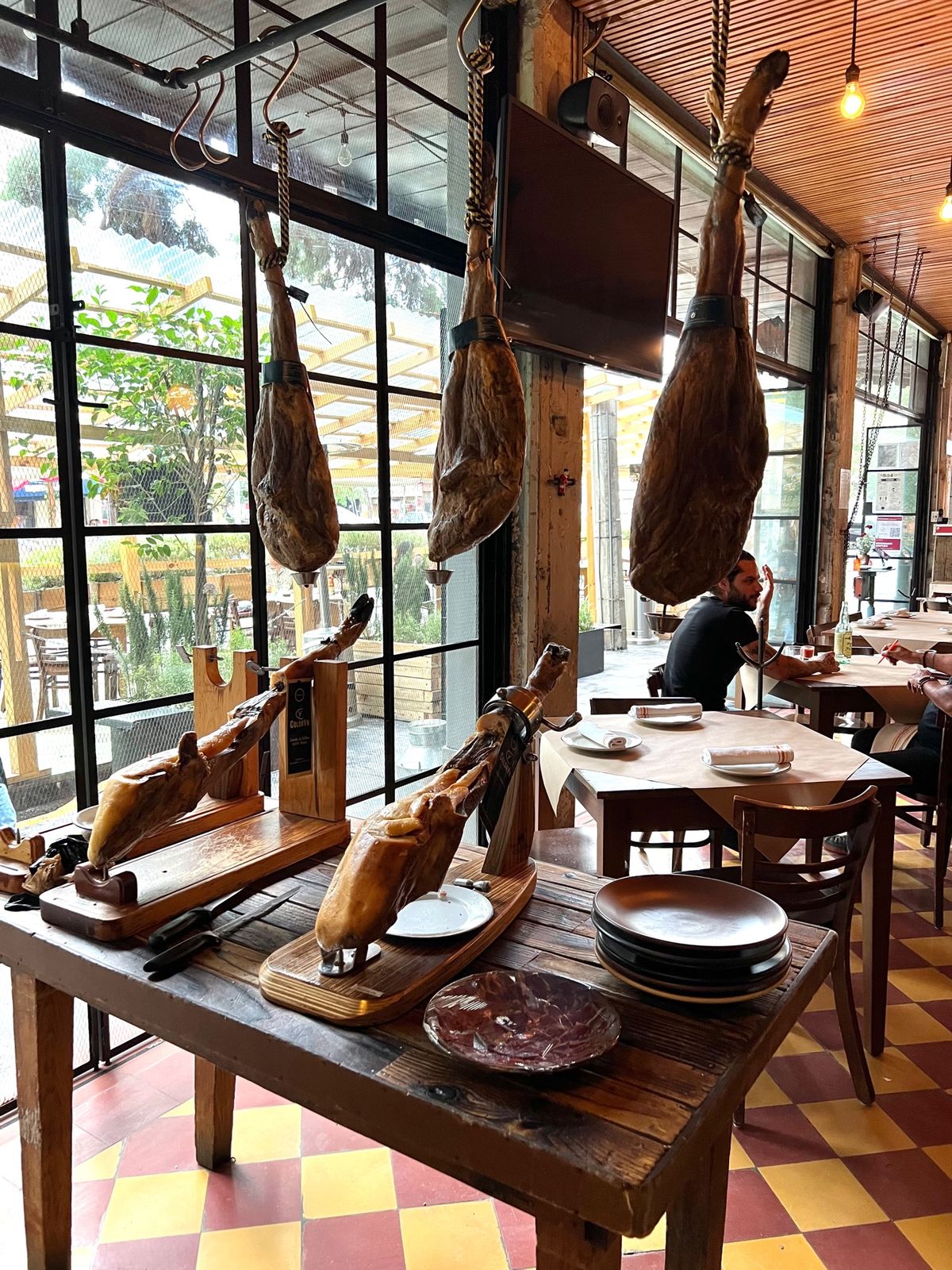 La Docena

この日のディナーは牡蠣を食べることに🦪
めちゃオシャ...
