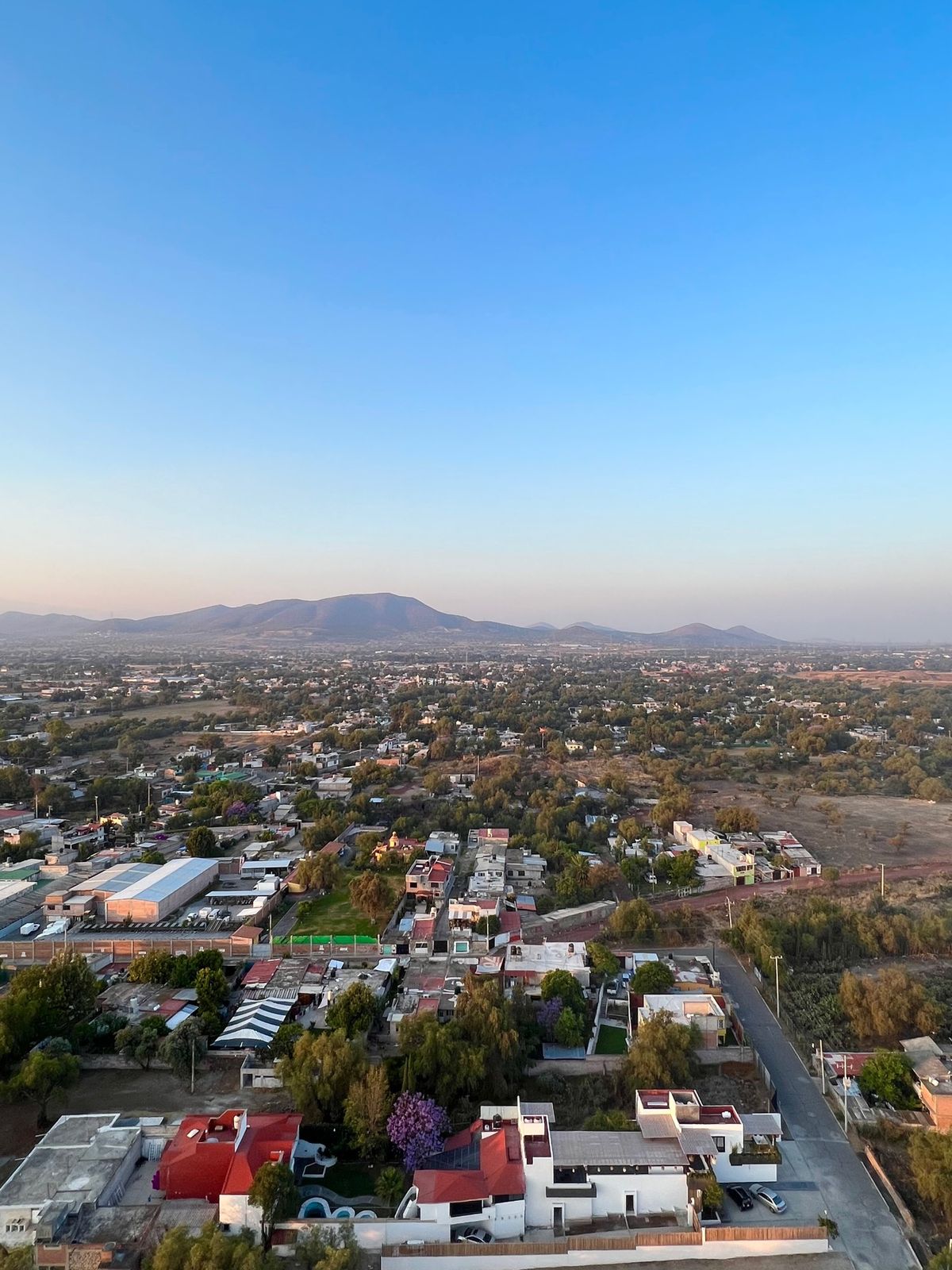 前方に見えるのがテオティワカンのピラミッド

色んな向きに変えてくれるので...