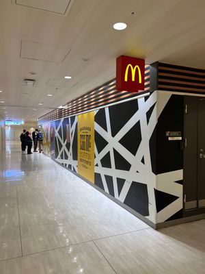 日本到着時のPCR検査は思ったよりスムーズに進むな〜って思ってたけど
検査...