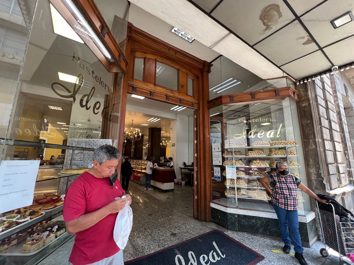 Pastelería Ideal

このパン屋さんは美味しそうだった
お客...