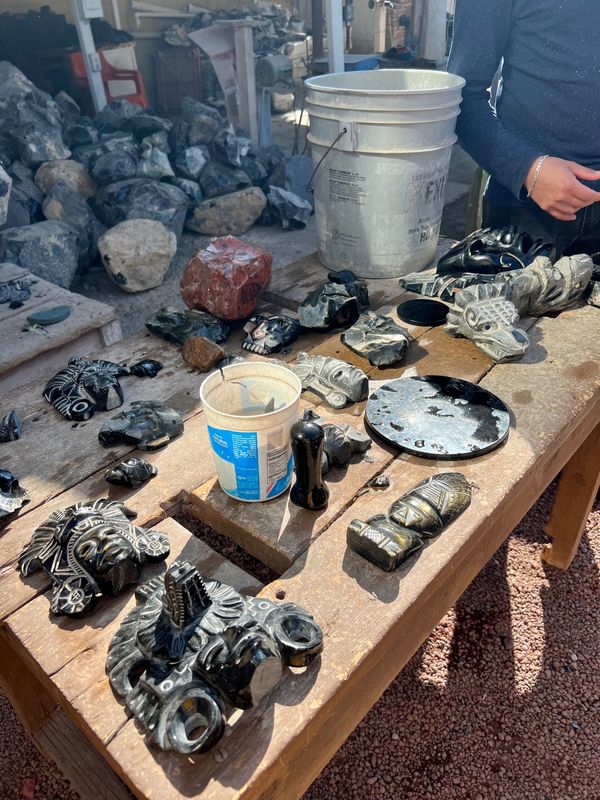 メキシコ・メキシコシティ「帰国後待機がなくなったのでついに海外旅行再開🙌」の写真：次は石の説明

黒い石達は磨いてあげるこ...