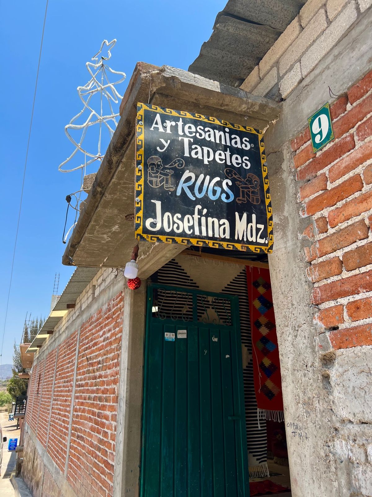 次にタクシーのおっちゃんの友達の工房へ🚖

ここはデザインもいまいちピンと...