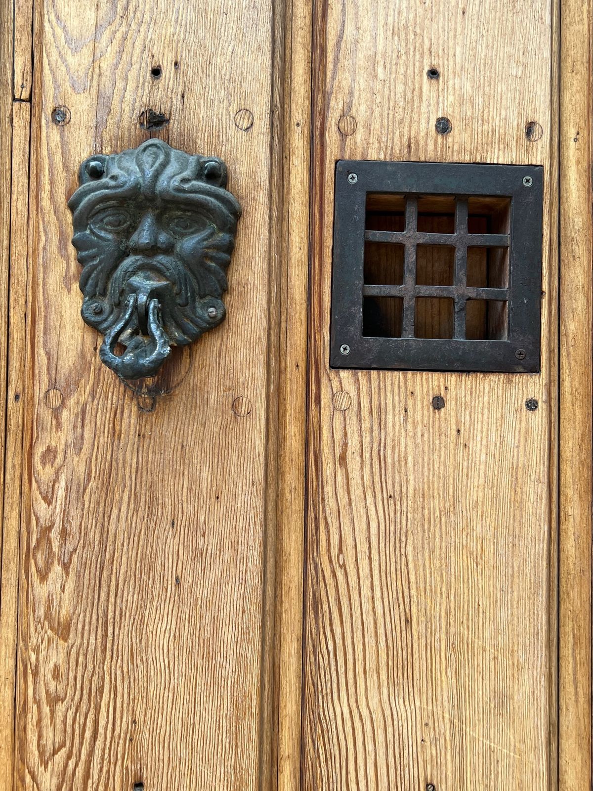 街歩きしてるときに見つけた可愛い呼び鈴と
ストリートアート？広告？