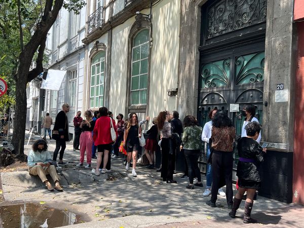 メキシコ・メキシコシティ「帰国後待機がなくなったのでついに海外旅行再開🙌」の写真：何日か前も見かけたけど
この日も何かを撮...