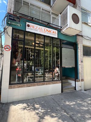 Piezas Unicas

この雑貨屋さん？家具屋さん？
毎回メキシコに...