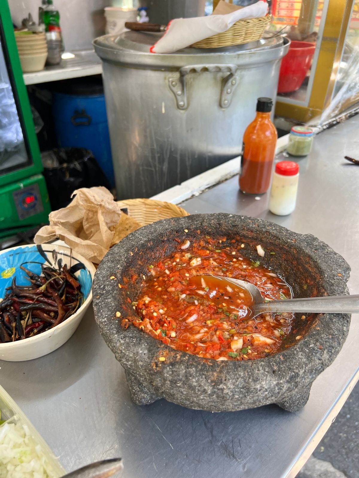 遺跡見学終えてお腹がペコペコだったから
家の前に屋台出してる
絶品のチキン...