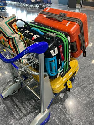 移住者ですか？的な荷物の多さ💦

初めて国際線のスイートラウンジを使ったん...