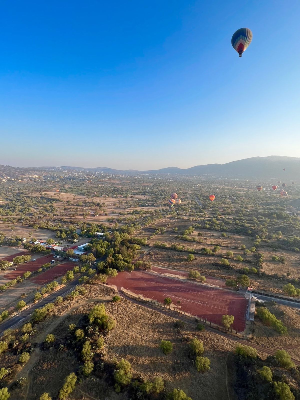 着陸が近くなってきた
民家もよく見える🏡