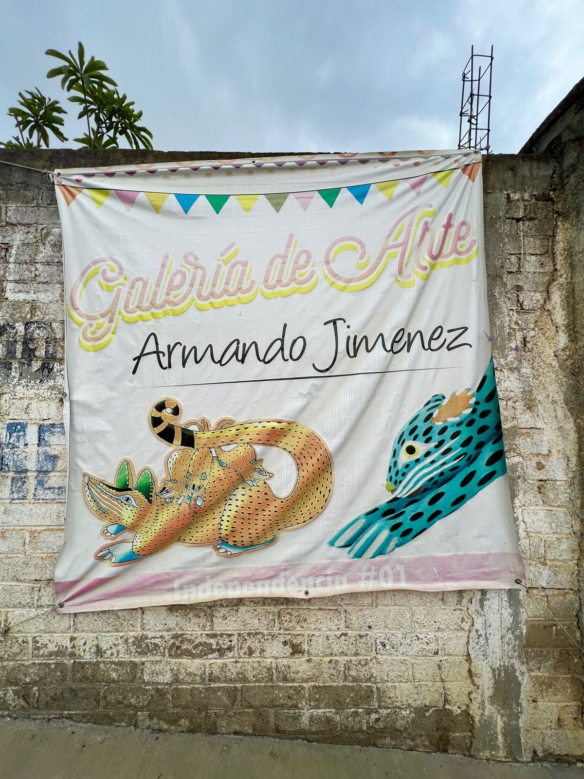 ここの工房は若いお兄さんがやってて
シンプルながらもちょっとクセのあるデザ...