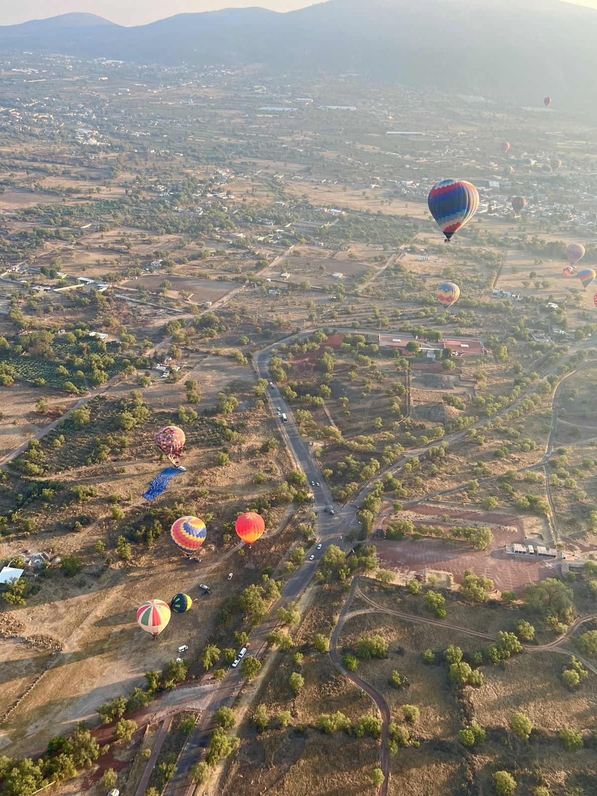 着陸が近くなってきた
民家もよく見える🏡