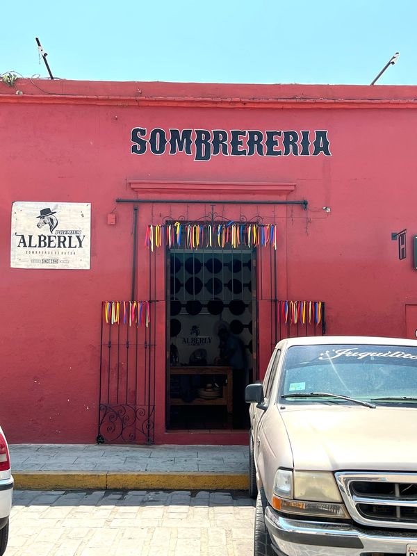 メキシコ・メキシコシティ「帰国後待機がなくなったのでついに海外旅行再開🙌」の写真：Sombreros Alberly Pr...