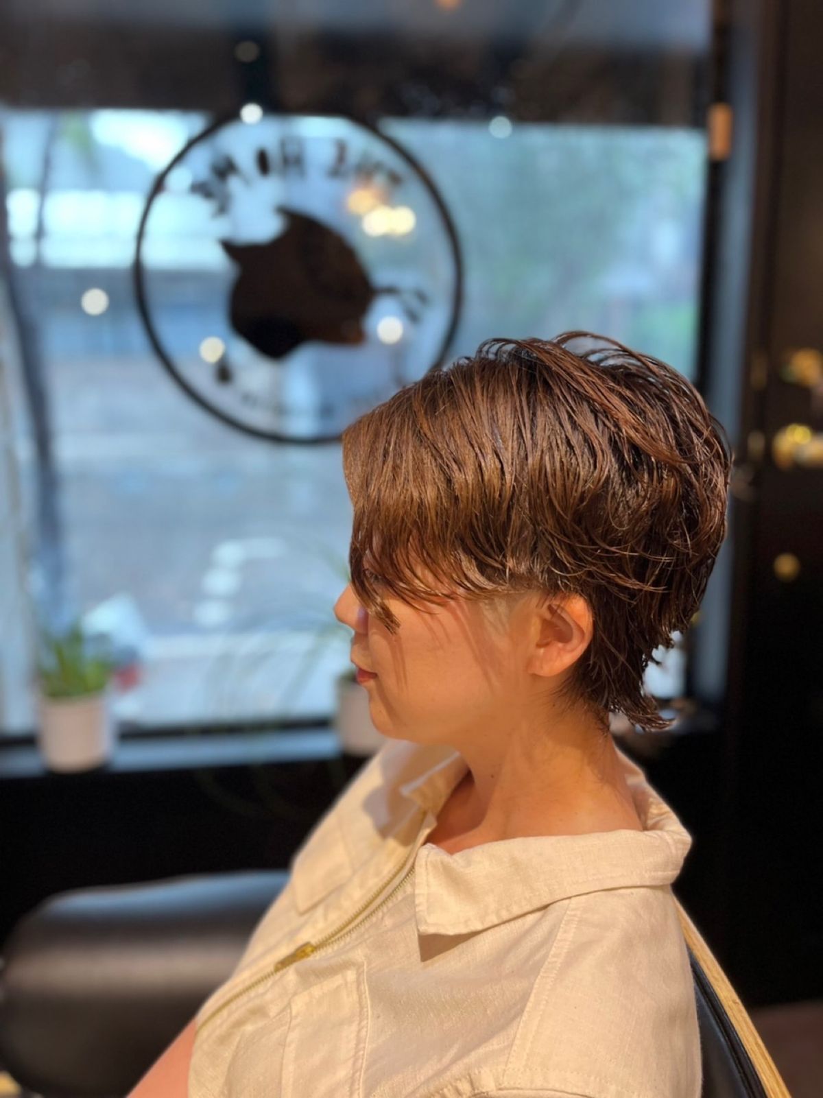 1枚目がカット前
かなりバッサリと切ったウルフヘアに✂️
ここまで短いのは...