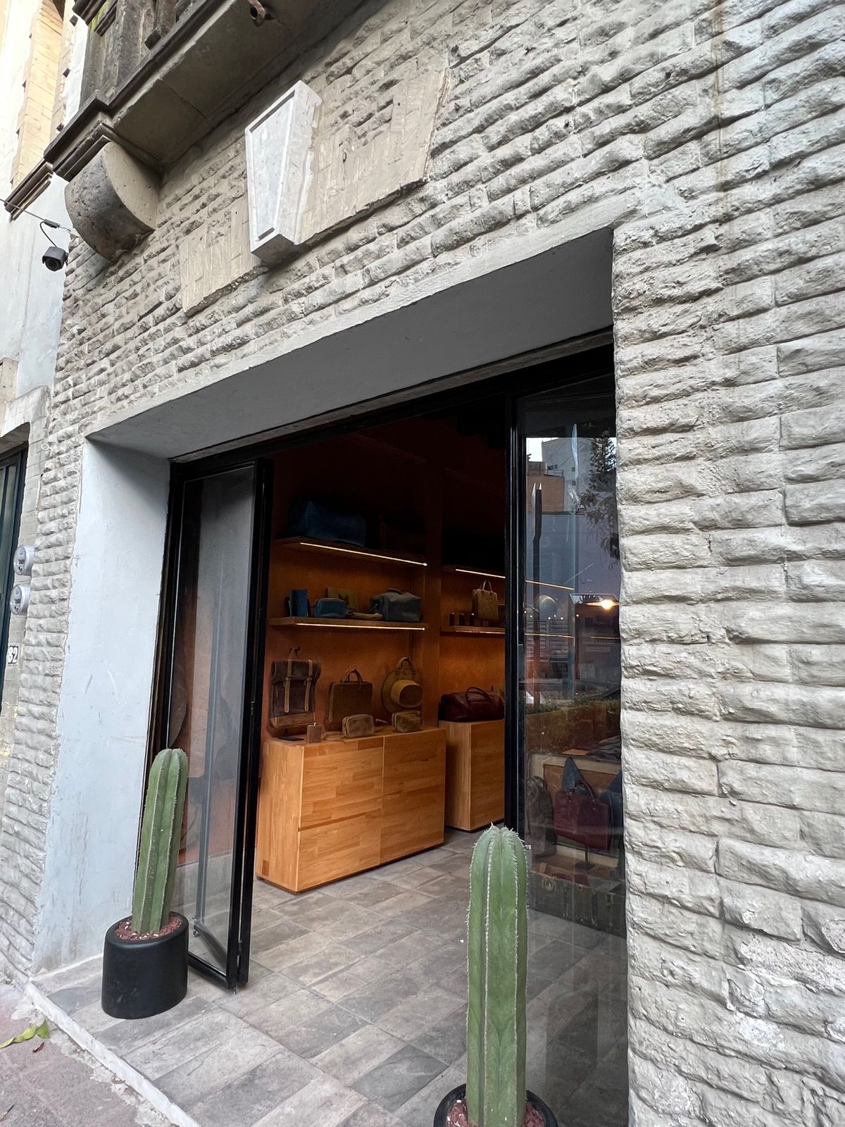 Mr Fox

質の良いレザー製品を取り扱ってるお店

ここではカードケー...