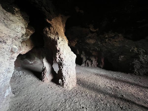 メキシコ・メキシコシティ「帰国後待機がなくなったのでついに海外旅行再開🙌」の写真：ナワの人たちが住居として使ってた穴
夏は...