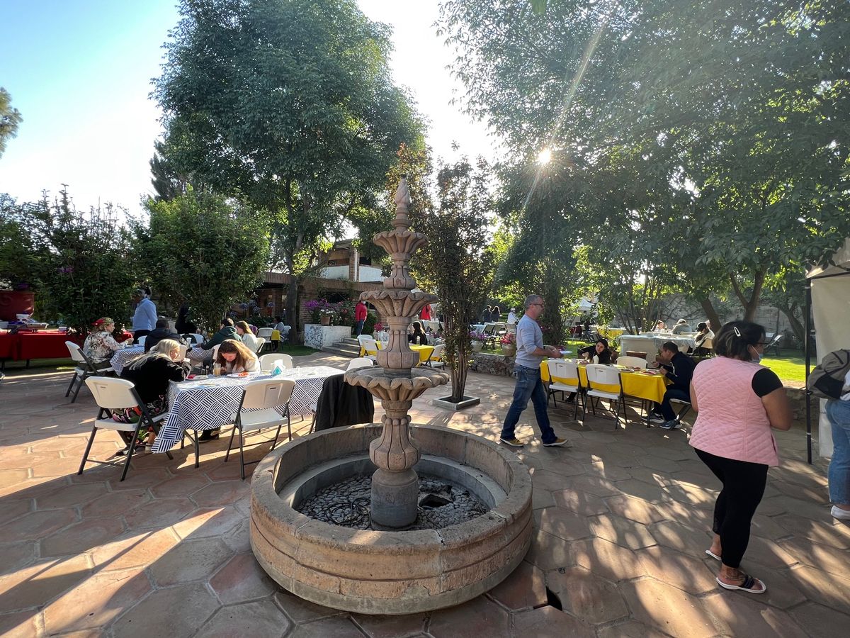 フライトが終わったら朝食タイム
席は自由だったけど、自然とさっきのフライト...