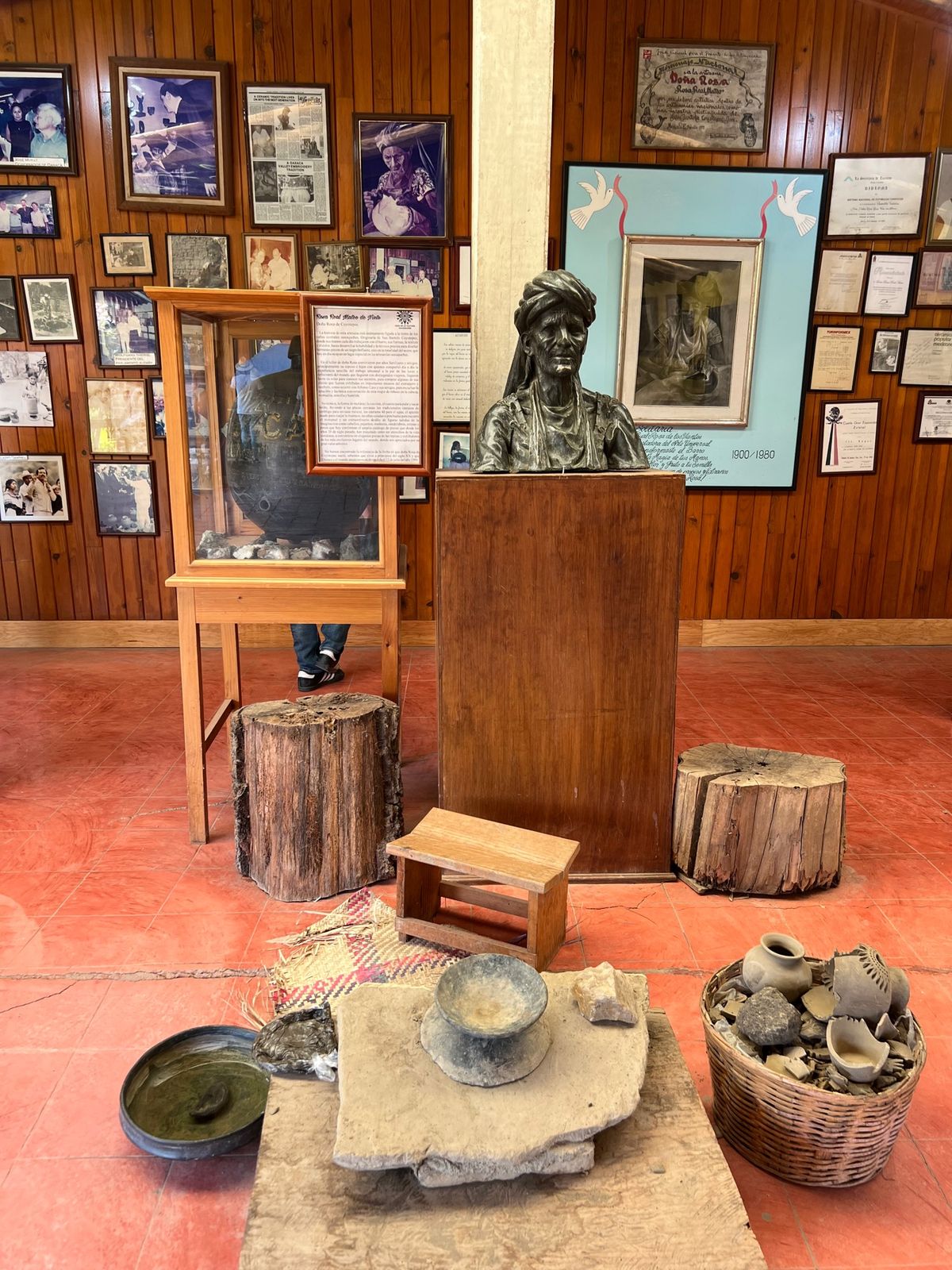 素焼きの村のあとは
黒い陶器の村で有名な
サンバルトロコヨテペックへ🚘

...