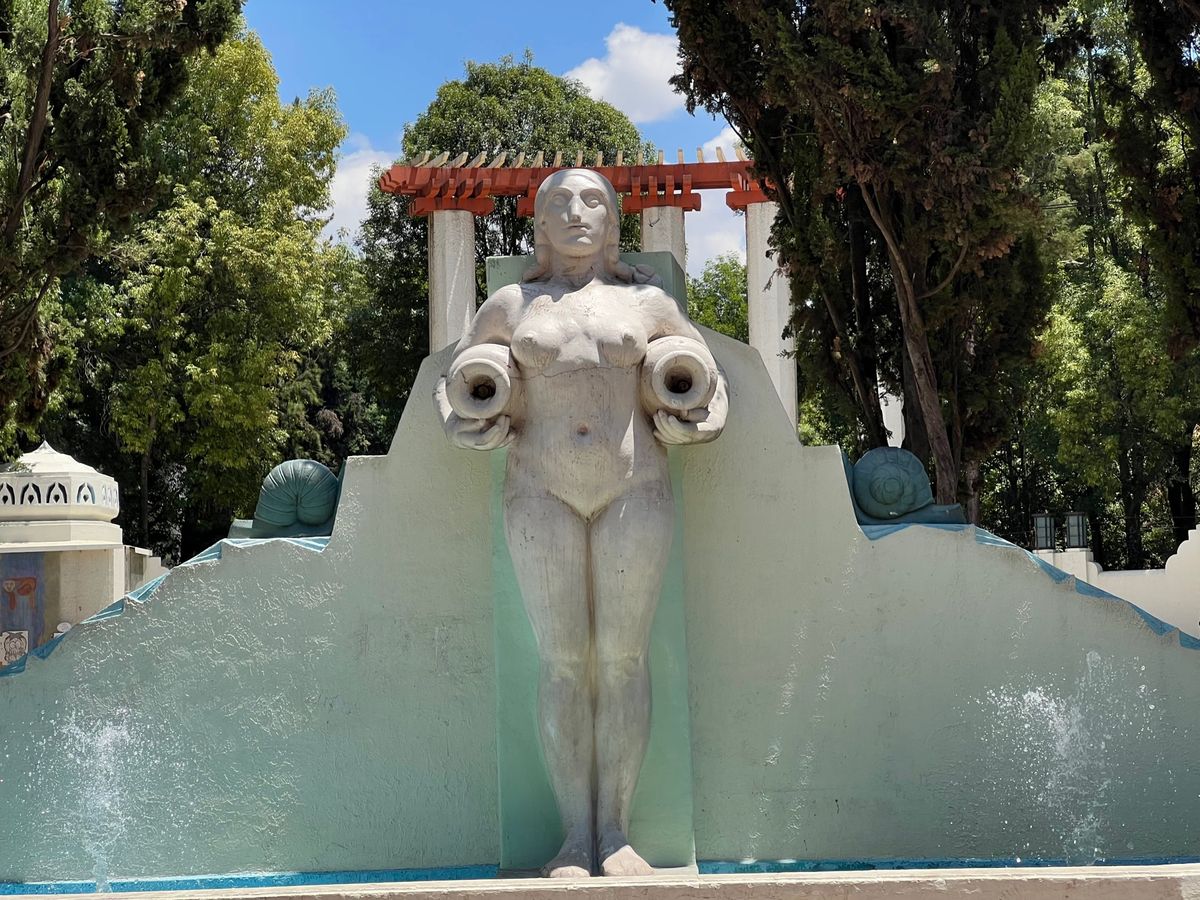 メキシコ公園

ドッグランの向かいには広場があって
おっちゃんやらお兄さん...