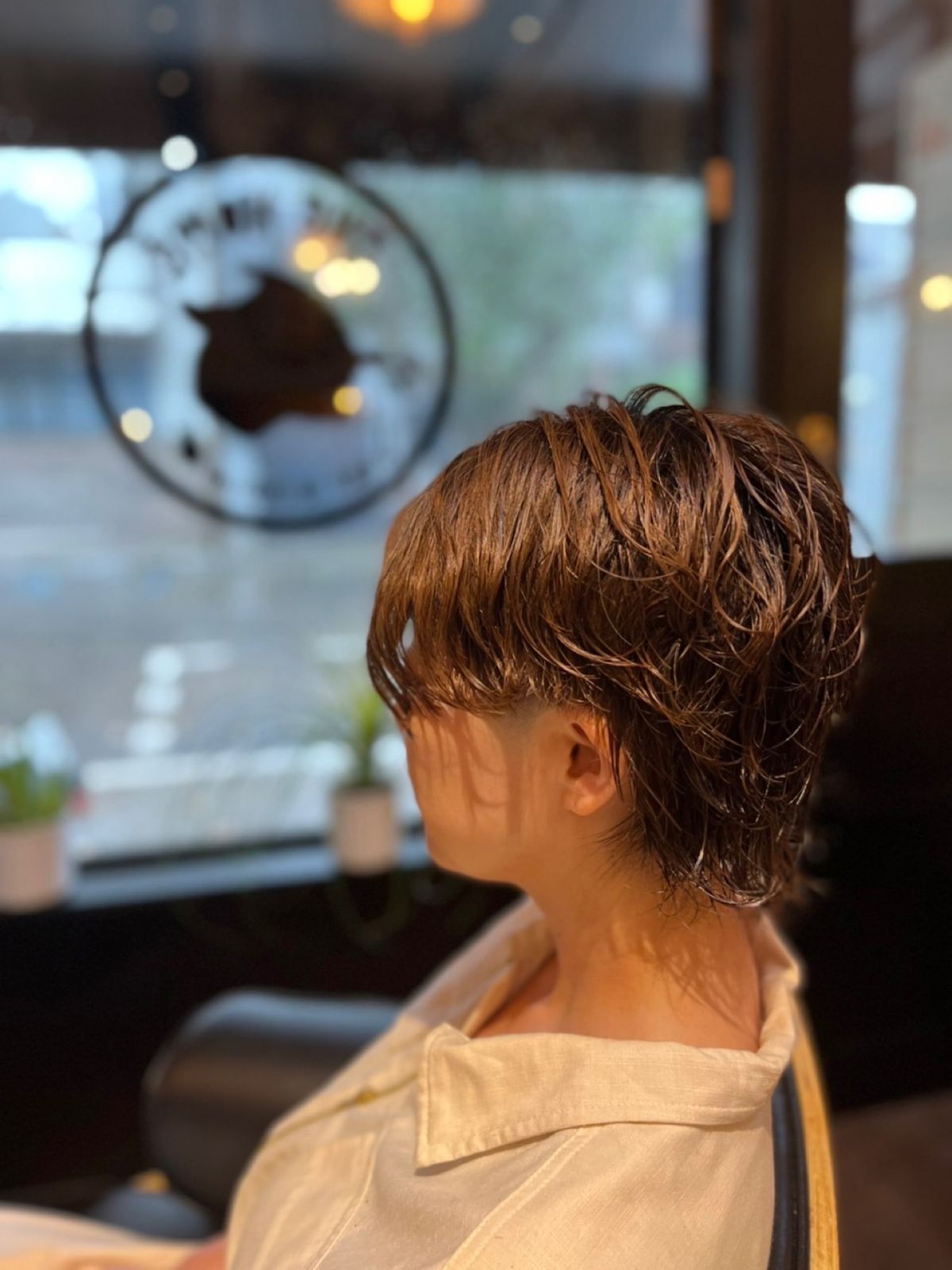 1枚目がカット前
かなりバッサリと切ったウルフヘアに✂️
ここまで短いのは...