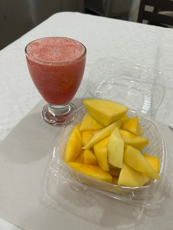 メキシコ・メキシコシティ「帰国後待機がなくなったのでついに海外旅行再開🙌」の写真：あまりに暑かったのでフルーツスタンドみた...