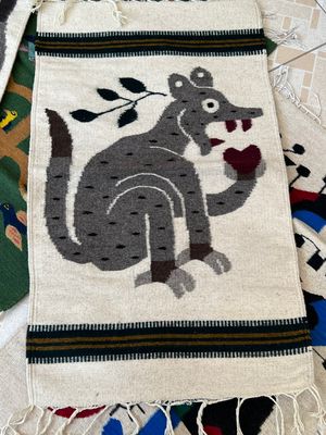 これまたタクシーのおっちゃんの友達の工房
ここはコヨーテ柄とミロモチーフの...