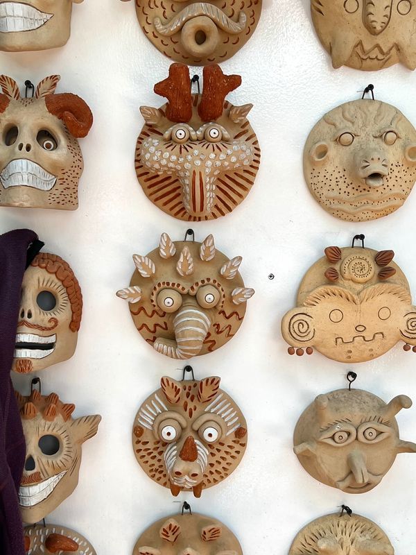 メキシコ・メキシコシティ「帰国後待機がなくなったのでついに海外旅行再開🙌」の写真：この工房のおっちゃんの作品は
結構個性的...