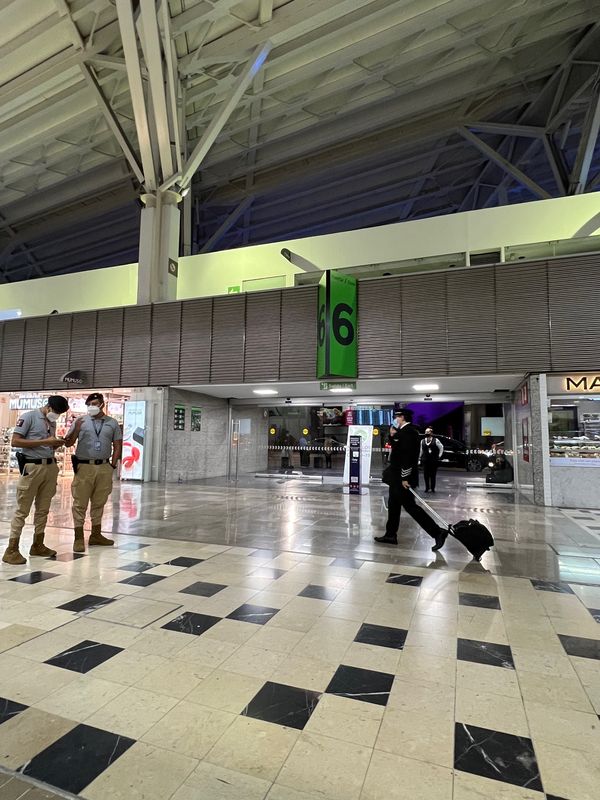 メキシコ・メキシコシティ「帰国後待機がなくなったのでついに海外旅行再開🙌」の写真：ラボブースの近くで
まぁまぁの時間待った...