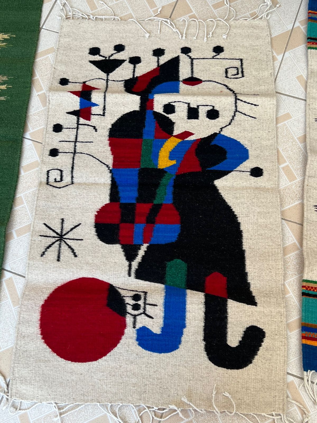 これまたタクシーのおっちゃんの友達の工房
ここはコヨーテ柄とミロモチーフの...