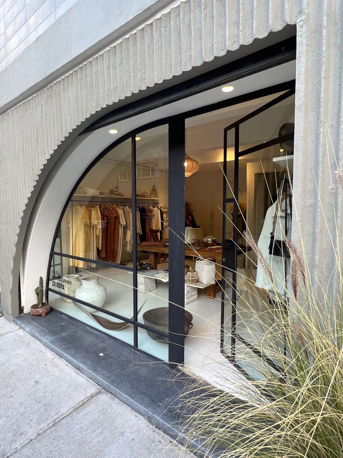 ZII ROPA

フレンチリネンっぽい服が好きな人にはツボりそうなお店