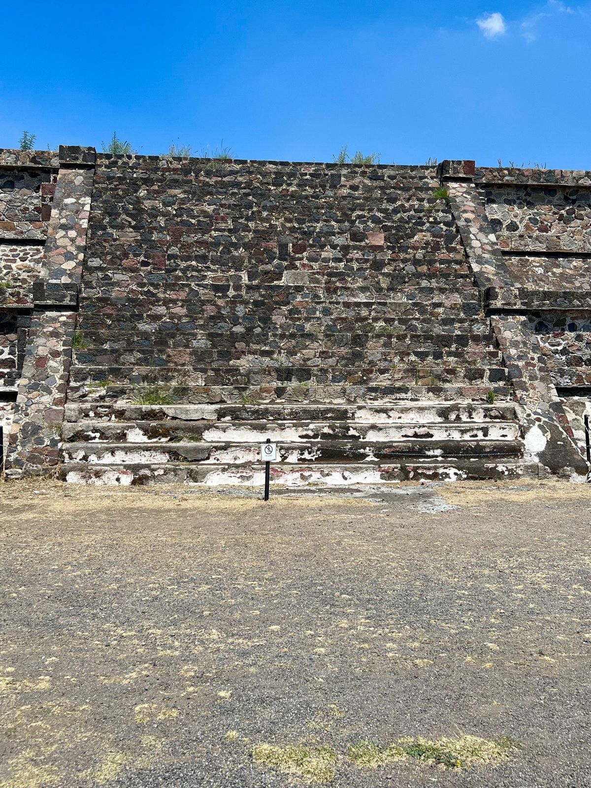 死者のみち
ナワの人たちは「神々の都市」という意味でテオティワカンと呼んで...