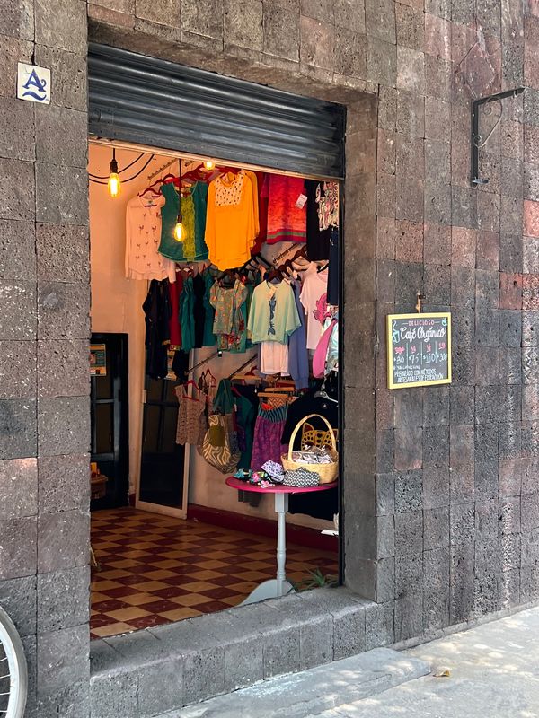 メキシコ・メキシコシティ「帰国後待機がなくなったのでついに海外旅行再開🙌」の写真：Tienda Trama

こじんまりと...