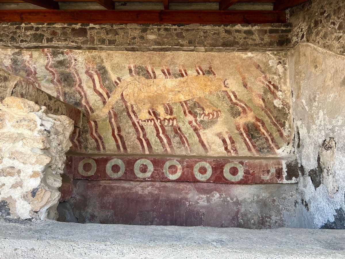 死者のみち
ナワの人たちは「神々の都市」という意味でテオティワカンと呼んで...