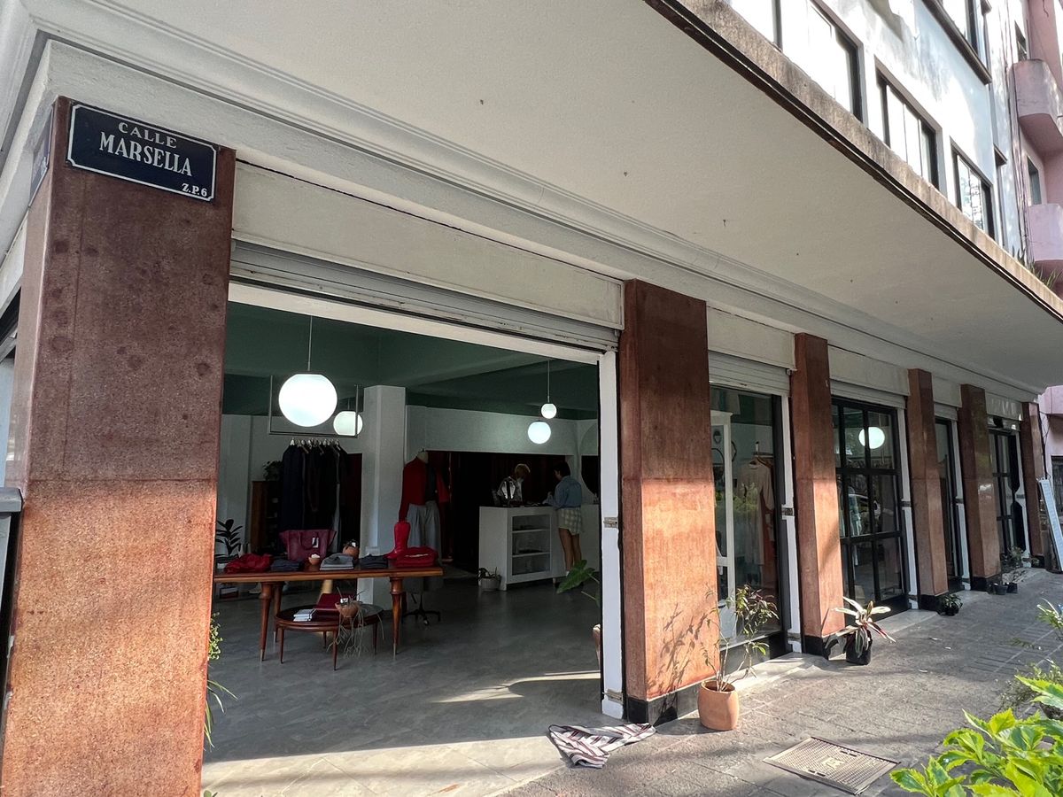 Dafrehica

偶然通りかかったショップ

たぶんオネェ？の店員さん...