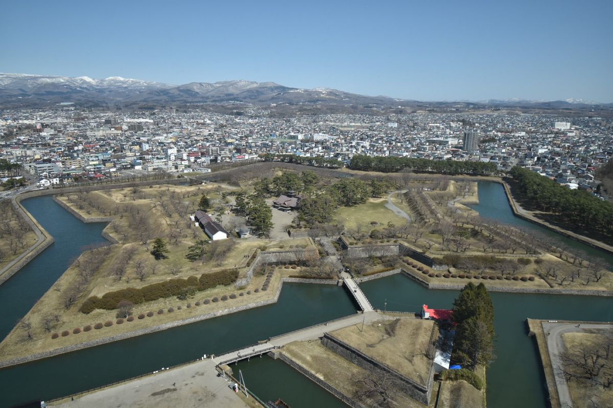 五稜郭タワー！
とタワーから見た五稜郭！

五稜郭はやっぱりあの形をしていた！