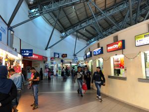 金曜夜に羽田空港をたちKLには早朝到着。バスターミナルで何処に行くか迷いな...