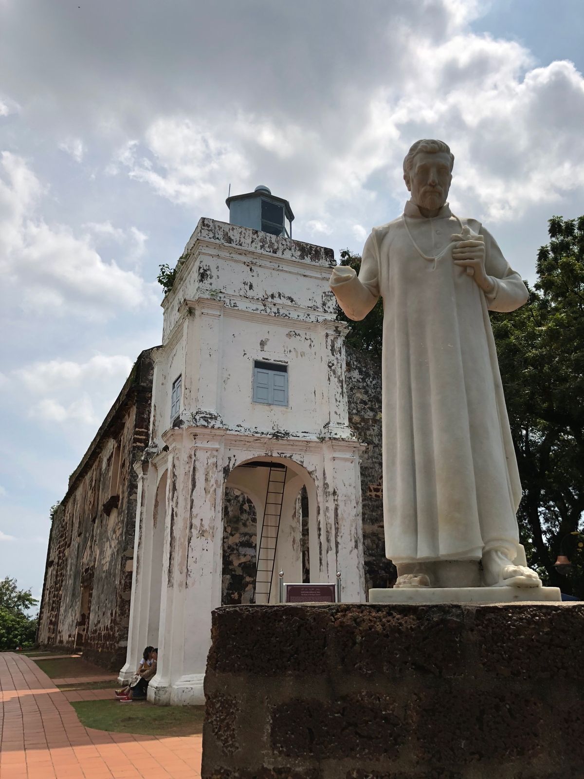 金曜夜に羽田空港をたちKLには早朝到着。バスターミナルで何処に行くか迷いな...