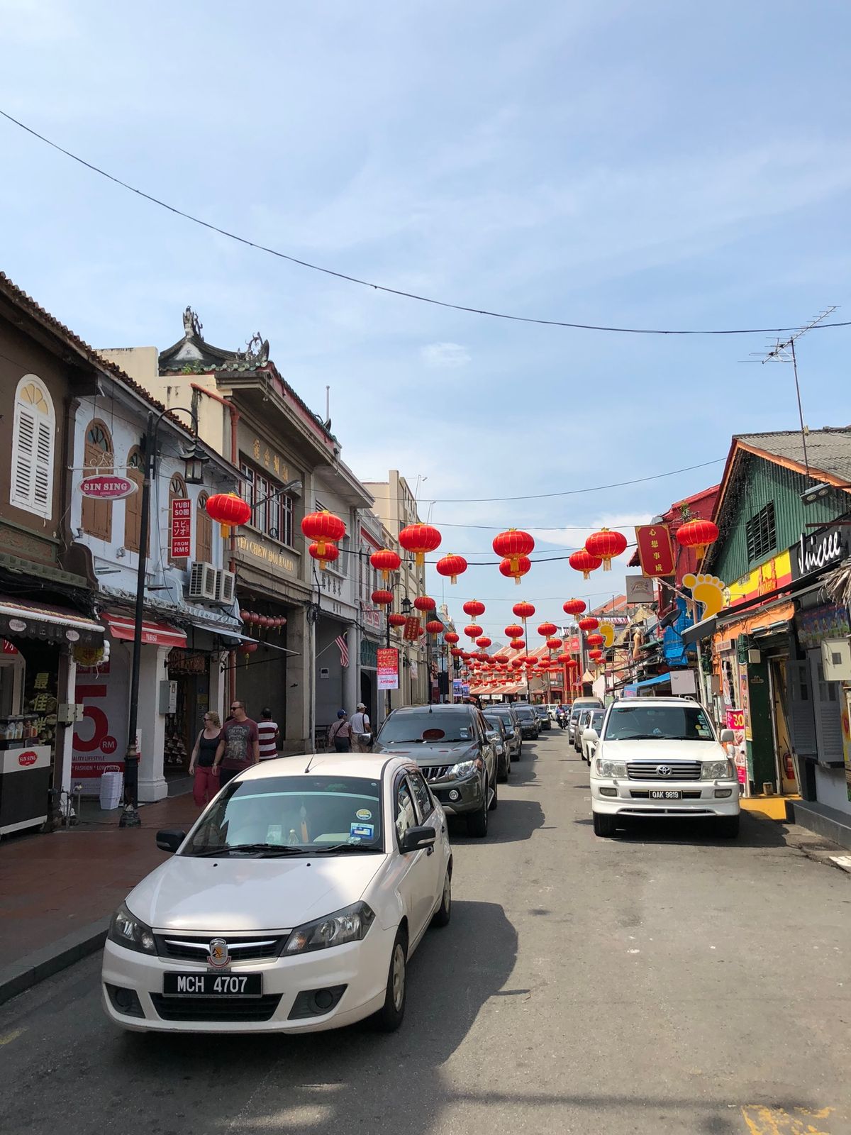 金曜夜に羽田空港をたちKLには早朝到着。バスターミナルで何処に行くか迷いな...