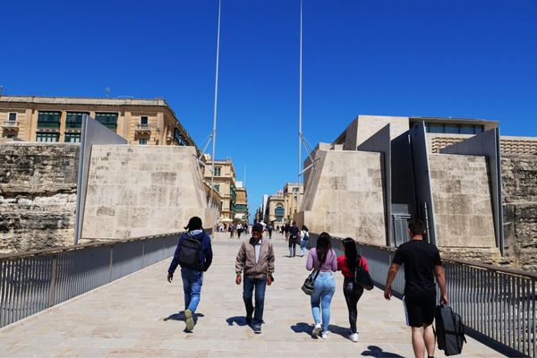 アンドラ「地中海沿岸とカナリア諸島の旅」の写真：バレッタの町の入り口