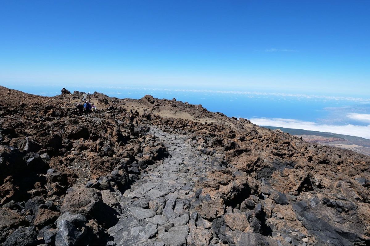 テイデ山にロープウェイで
3,600mほどです