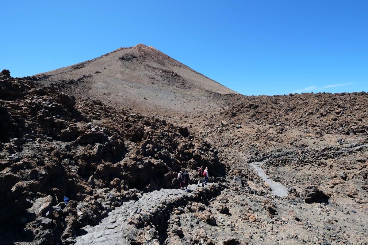 テイデ山にロープウェイで
3,600mほどです