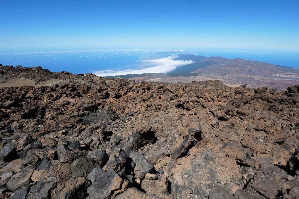 テイデ山にロープウェイで
3,600mほどです