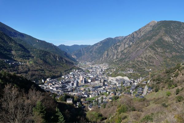 アンドラ「地中海沿岸とカナリア諸島の旅」の写真：アンドラ公国の首都 アンドラ ラ べリャ...