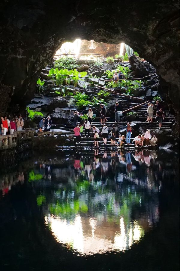 アンドラ「地中海沿岸とカナリア諸島の旅」の写真：白いザリガニが生息する洞窟