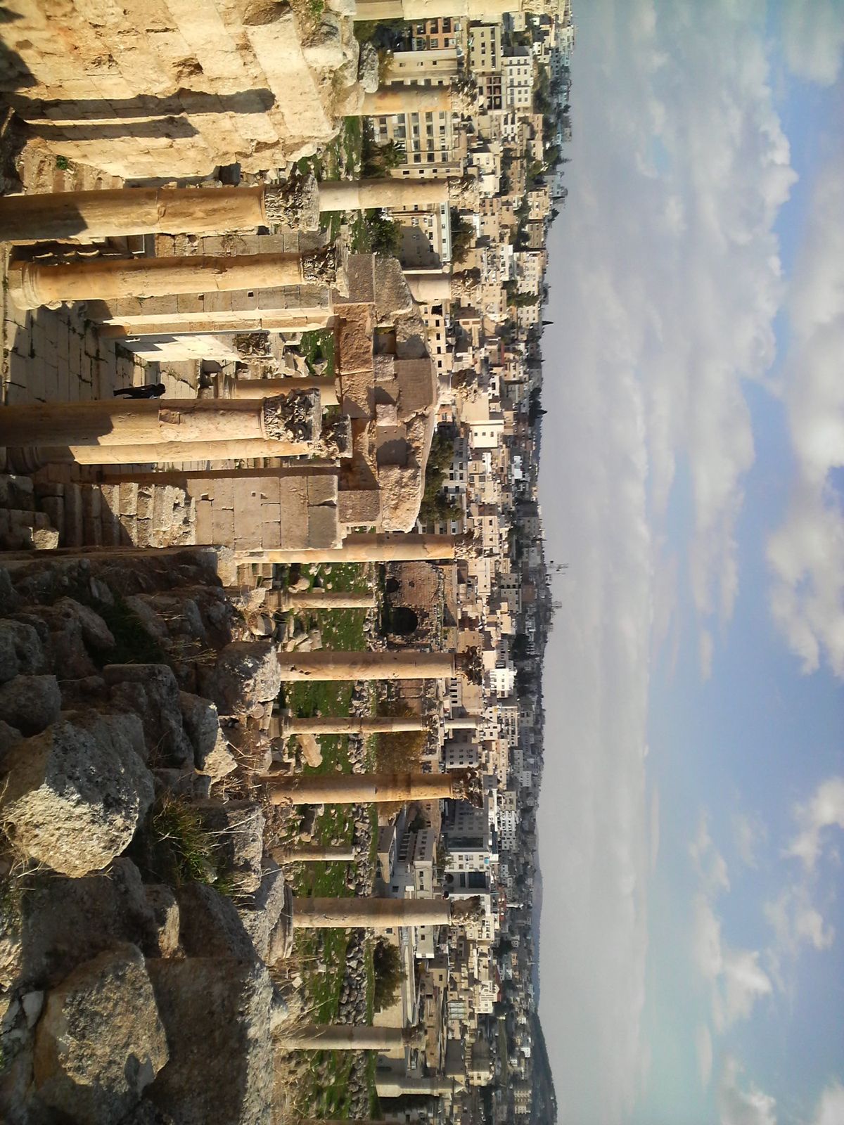 古代都市ジェラシュに行ってみた。かなり広い敷地に多くの町の遺跡が当時の面影...