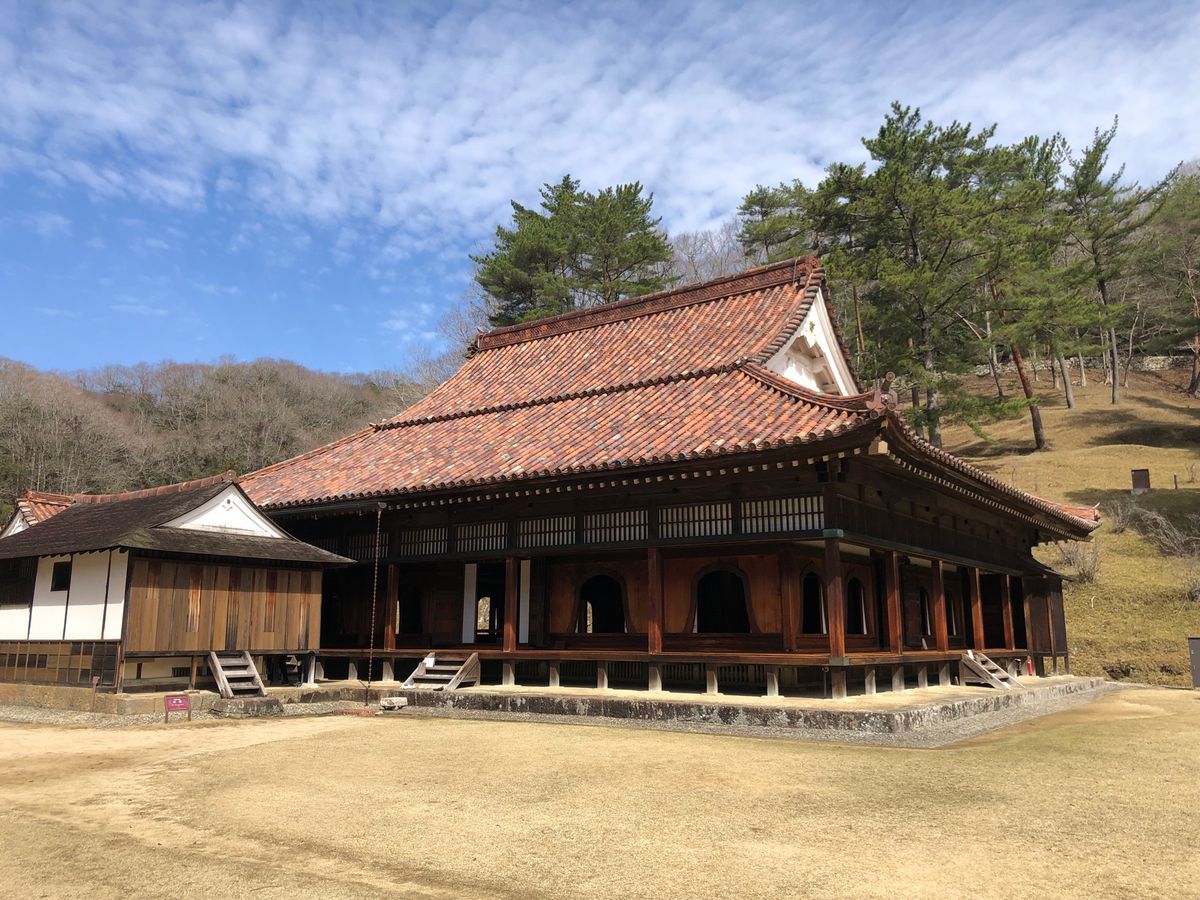 マヤ文明の遺跡かと思ってしまうほど他には無い形の熊山遺跡。山の頂にこんなも...