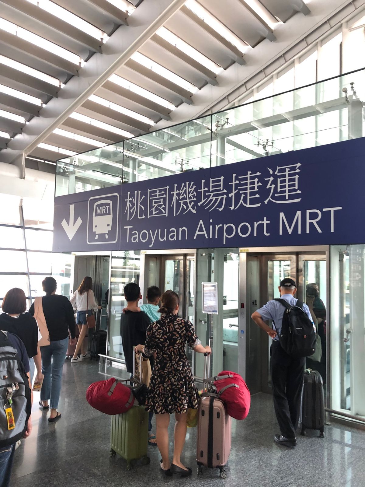 いつものスタイルという事でLCCです。空港着いたらMRT、台北駅でようやく...