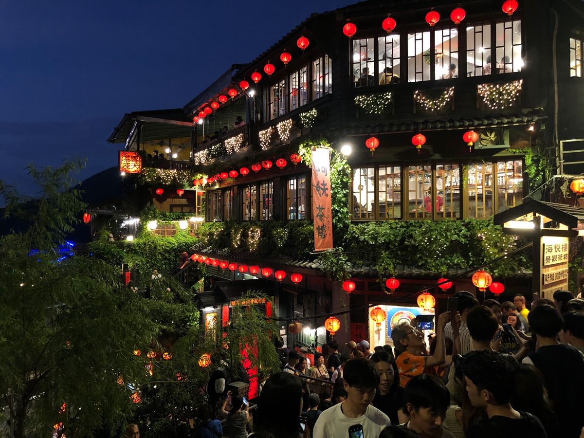 九份はものすごい人出で、人に揉まれて早々に帰ってきた。懲りない夫婦は士林夜...
