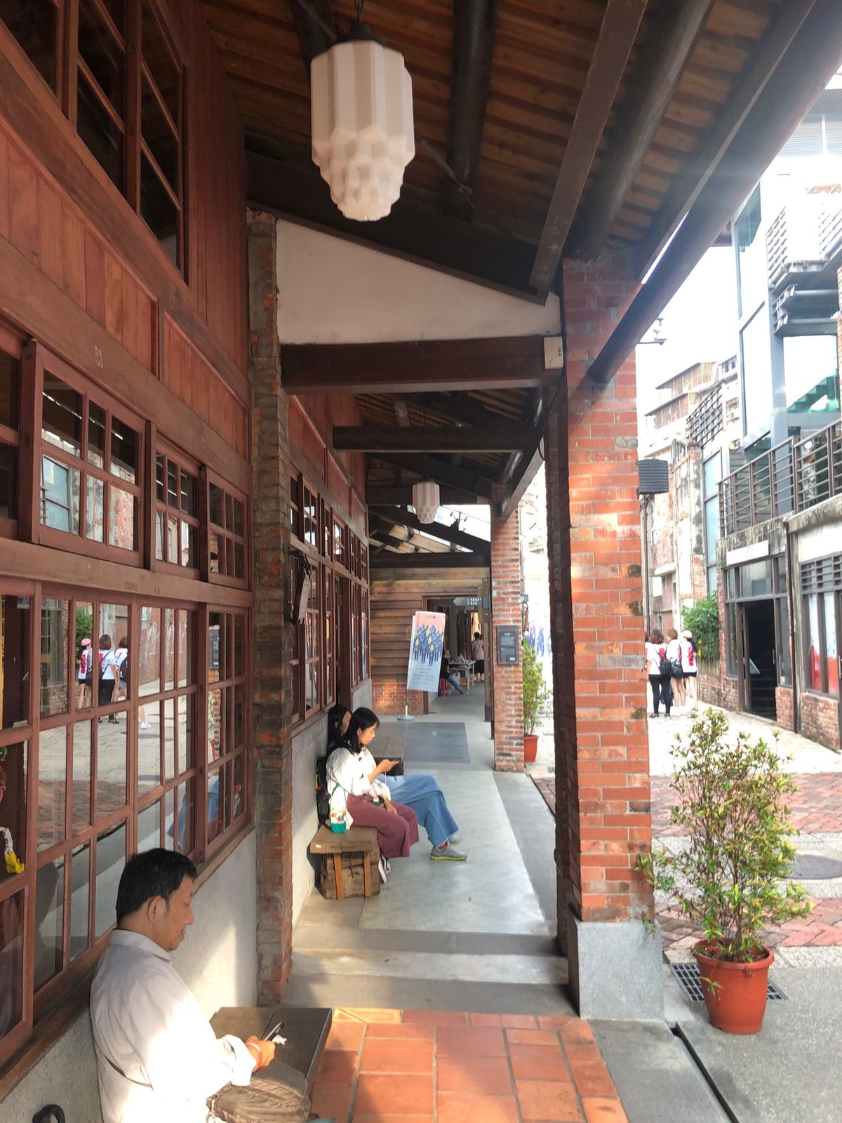 地下鉄使ってちょこちょこと街歩き。お土産買って美味しいもの食べて、少しはカ...