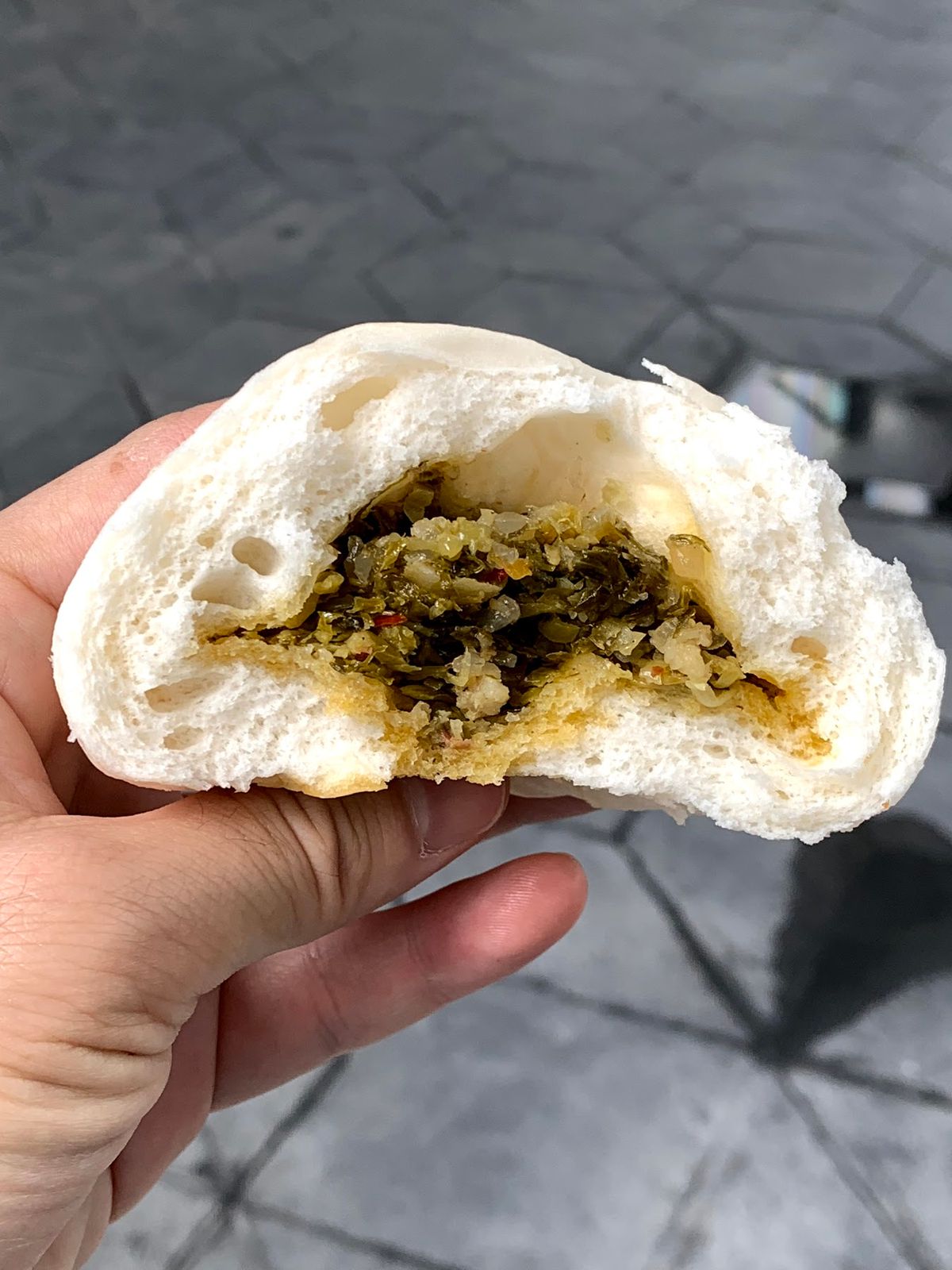 翌日

深圳の電脳都市「華強北駅」へ！
屋台が並んでいたので朝ごはん

肉...