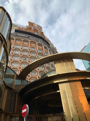 マカオはいろんなカジノがあり掛け金の幅も全然違います。

ギラッギラした場...
