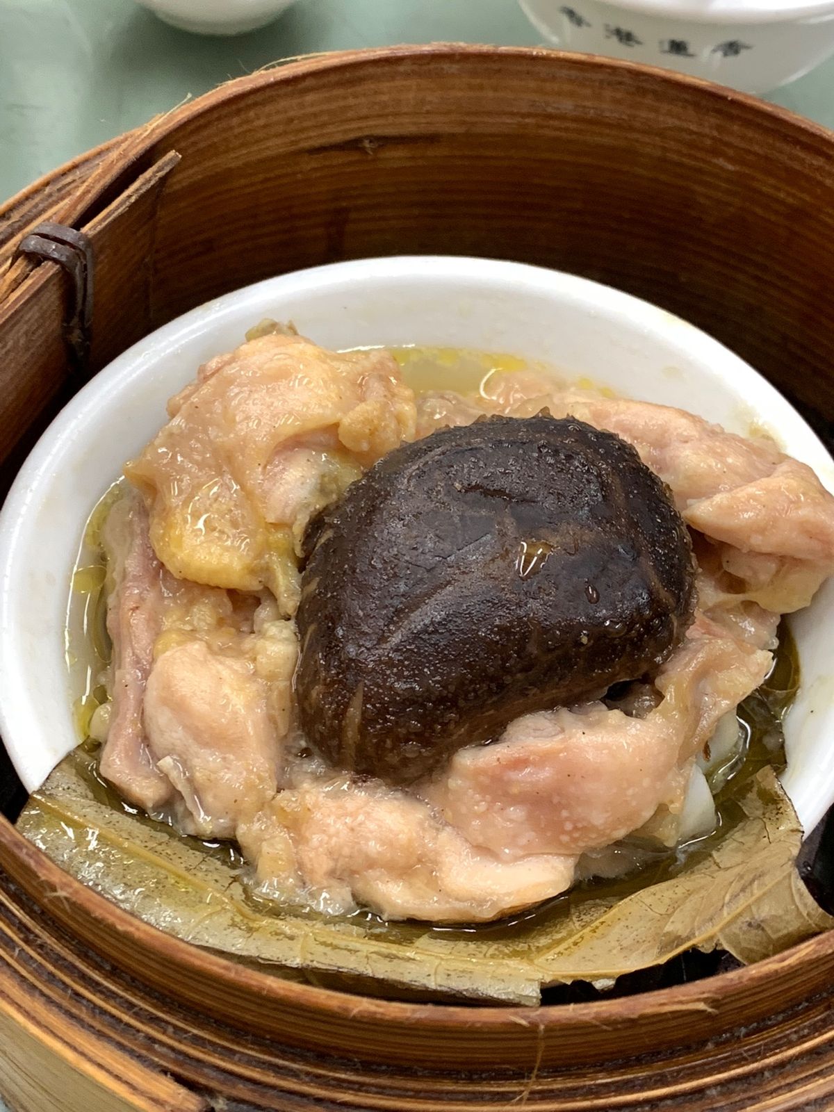 昼ごろに到着したK氏と合流して、「蓮香茶室」でお昼ご飯

老舗の飲茶

美...